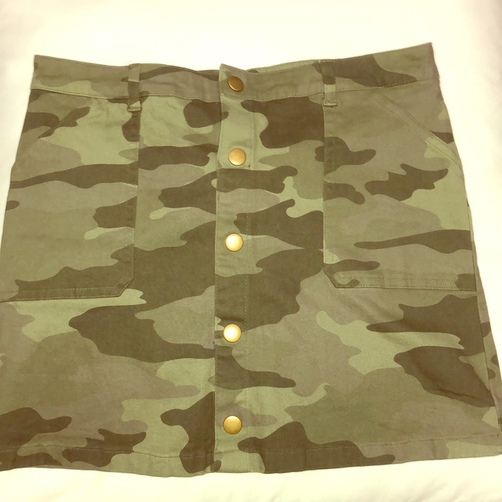 Forever 21 girls camo skirt 🐊